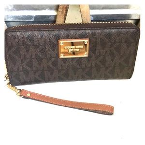 Michael Kors Jet Set Signature Wallet
